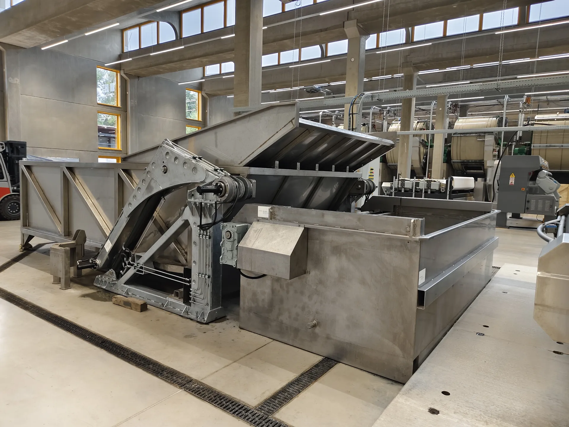 Automatic Stainless Steel Tub Tipper System with Integrated Tub Production and Automated Transport System